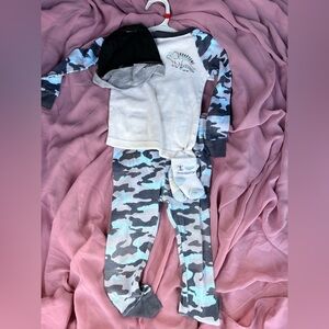 Set Baby Blue Camo 2-Piece Pajama Set with Dino Graphic